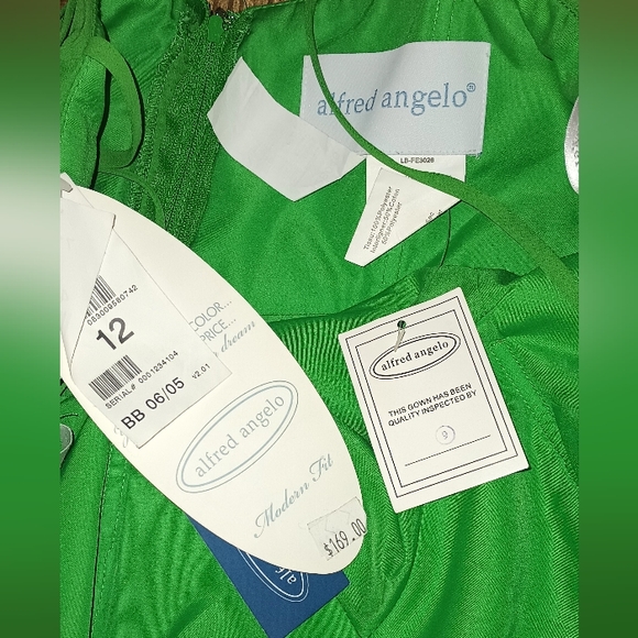 NWT Alfred Angelo Special Occasion Gown (12) - Emerald Green 💚 - Picture 8 of 8